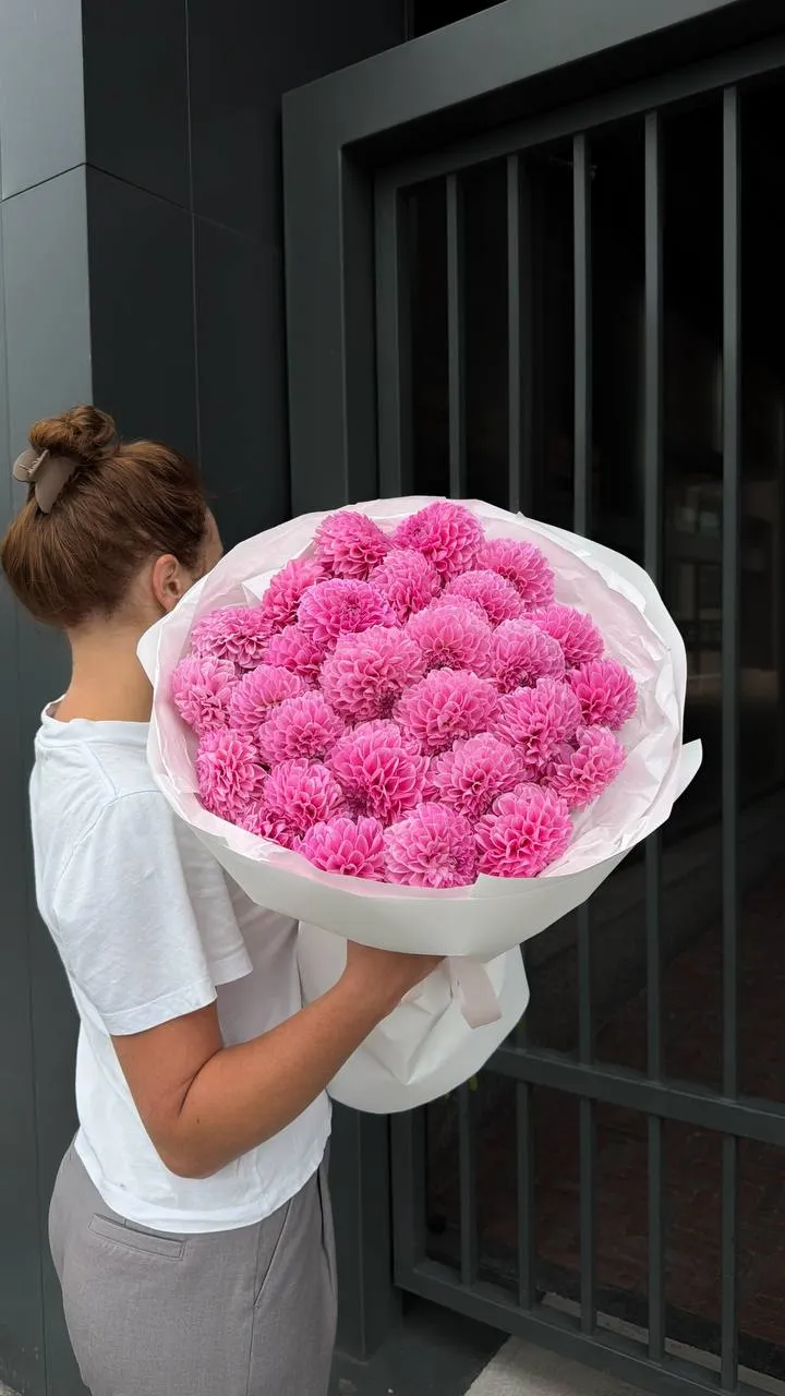 Fuchsia Dahlia Bloom — авторський букет від WTF! Дніпро
